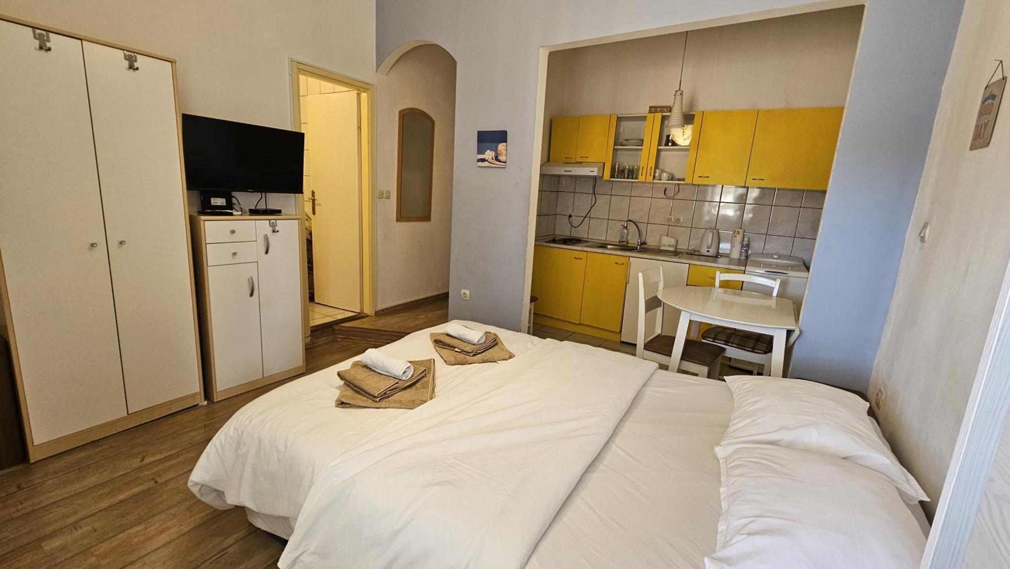 Kiki For 2, Near Old Town & Beach, Free Wifi Apartment *