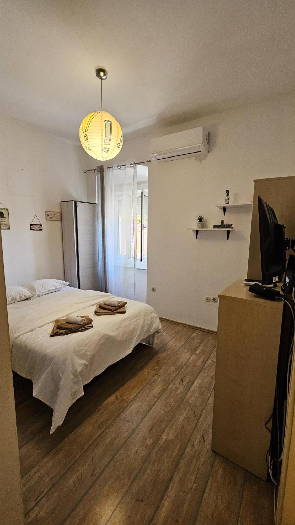 Apartment Kiki For 2, Near Old Town & Beach, Free Wifi Zadar